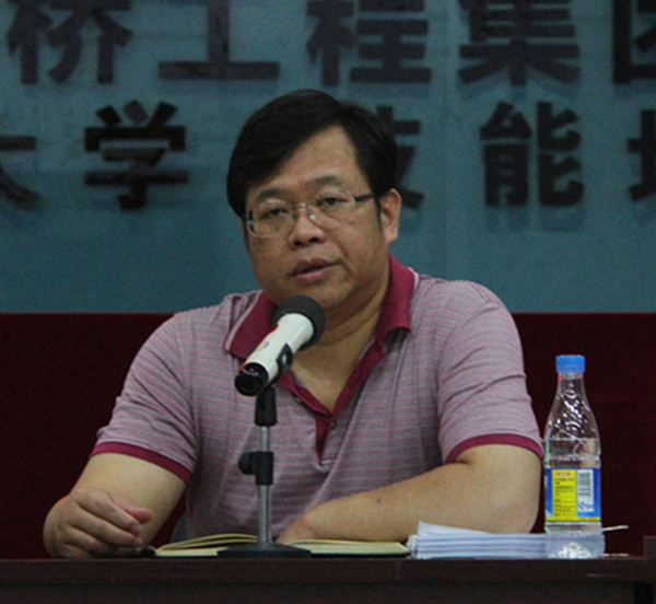 圖二：分公司財務(wù)總監李晉部署工作.jpg