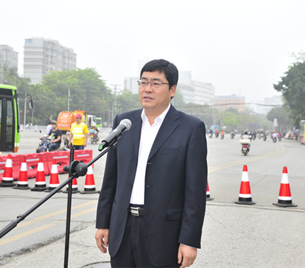 圖一：南寧市副市長(cháng)朱會(huì )東宣布開(kāi)工令.jpg